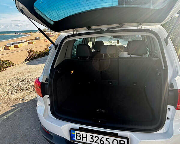 Белый Фольксваген Тигуан, объемом двигателя 1.98 л и пробегом 204 тыс. км за 10500 $, фото 4 на Automoto.ua