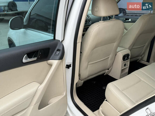 Білий Фольксваген Тігуан, об'ємом двигуна 1.98 л та пробігом 195 тис. км за 10900 $, фото 10 на Automoto.ua