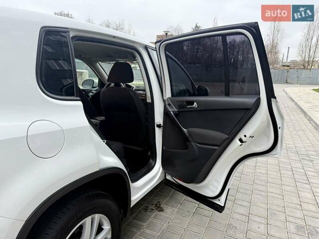 Белый Фольксваген Тигуан, объемом двигателя 1.98 л и пробегом 143 тыс. км за 9999 $, фото 16 на Automoto.ua