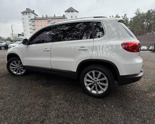 Білий Фольксваген Тігуан, об'ємом двигуна 2 л та пробігом 200 тис. км за 15300 $, фото 6 на Automoto.ua