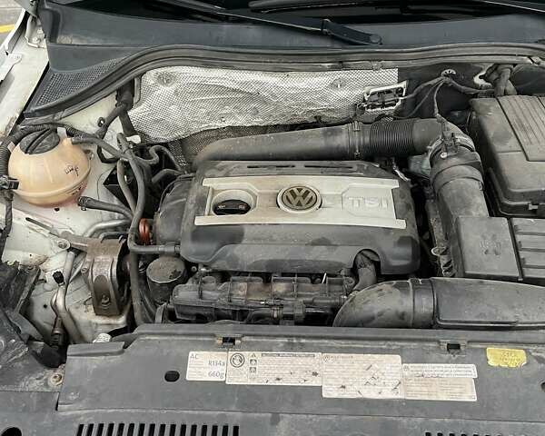 Білий Фольксваген Тігуан, об'ємом двигуна 2 л та пробігом 302 тис. км за 10500 $, фото 4 на Automoto.ua