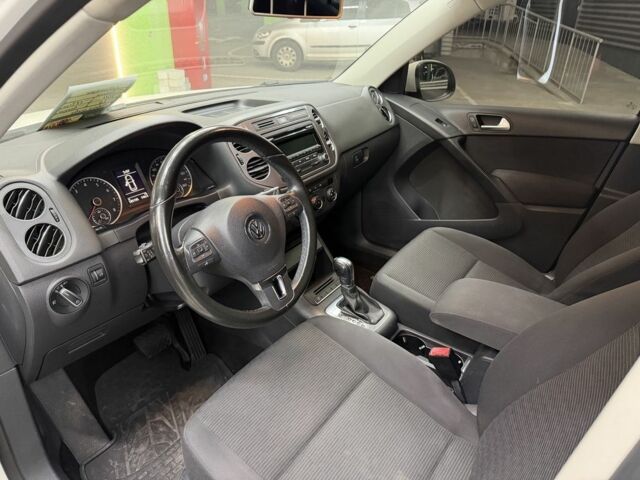 Белый Фольксваген Тигуан, объемом двигателя 2 л и пробегом 183 тыс. км за 9700 $, фото 4 на Automoto.ua