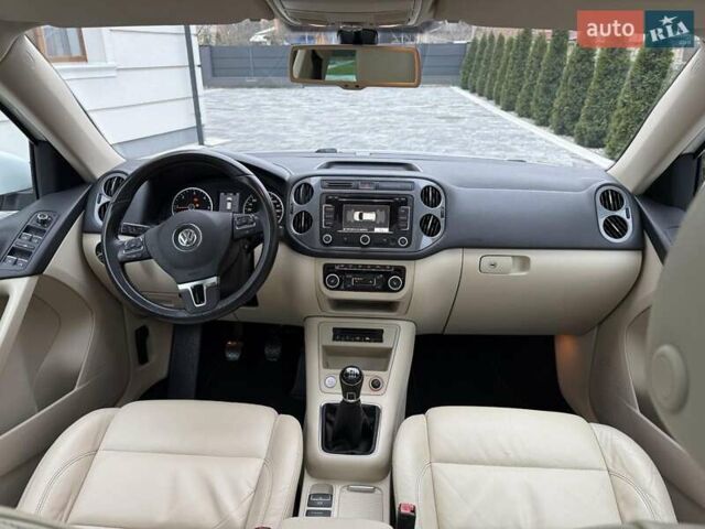 Белый Фольксваген Тигуан, объемом двигателя 2 л и пробегом 142 тыс. км за 12999 $, фото 16 на Automoto.ua