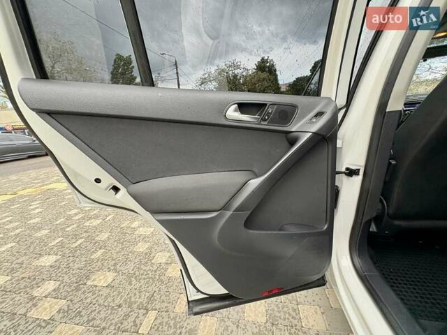 Білий Фольксваген Тігуан, об'ємом двигуна 1.98 л та пробігом 143 тис. км за 10400 $, фото 38 на Automoto.ua