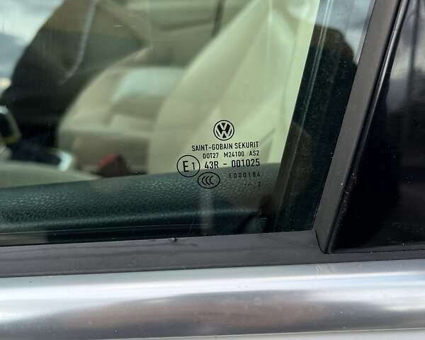 Білий Фольксваген Тігуан, об'ємом двигуна 2 л та пробігом 302 тис. км за 10500 $, фото 5 на Automoto.ua