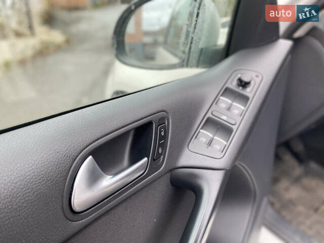 Белый Фольксваген Тигуан, объемом двигателя 1.97 л и пробегом 208 тыс. км за 12600 $, фото 7 на Automoto.ua