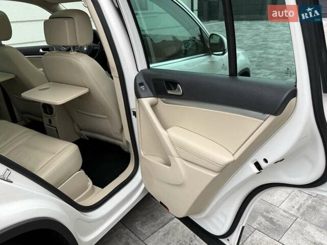 Белый Фольксваген Тигуан, объемом двигателя 2 л и пробегом 142 тыс. км за 12999 $, фото 34 на Automoto.ua