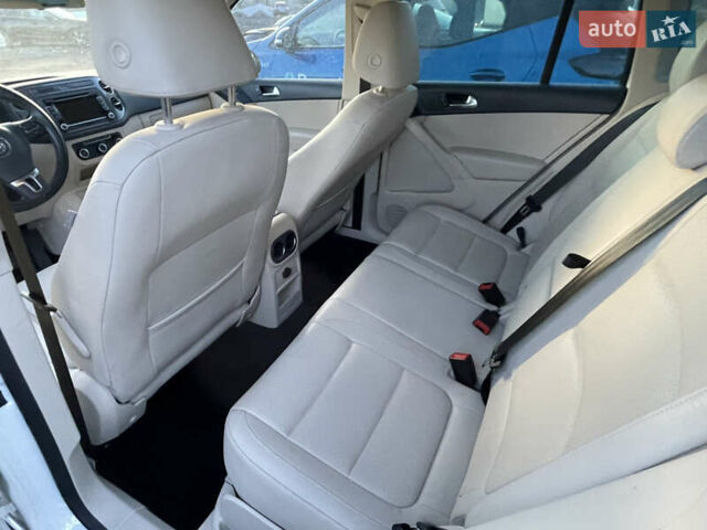 Білий Фольксваген Тігуан, об'ємом двигуна 2 л та пробігом 190 тис. км за 9500 $, фото 9 на Automoto.ua