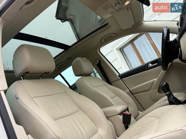 Белый Фольксваген Тигуан, объемом двигателя 2 л и пробегом 142 тыс. км за 12999 $, фото 41 на Automoto.ua