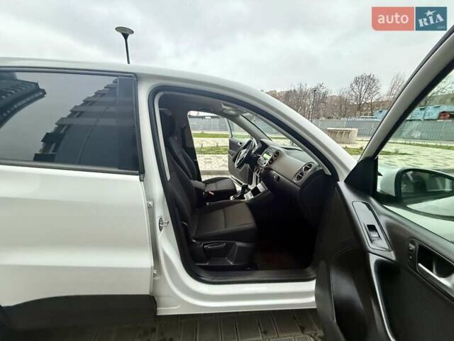 Белый Фольксваген Тигуан, объемом двигателя 1.98 л и пробегом 143 тыс. км за 9999 $, фото 29 на Automoto.ua