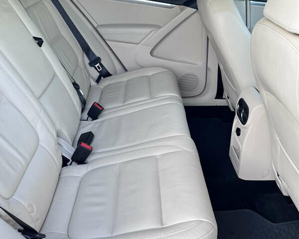 Белый Фольксваген Тигуан, объемом двигателя 1.98 л и пробегом 244 тыс. км за 13500 $, фото 10 на Automoto.ua