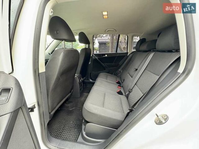 Білий Фольксваген Тігуан, об'ємом двигуна 1.98 л та пробігом 143 тис. км за 10400 $, фото 36 на Automoto.ua