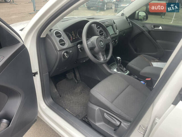 Білий Фольксваген Тігуан, об'ємом двигуна 1.98 л та пробігом 229 тис. км за 10500 $, фото 3 на Automoto.ua