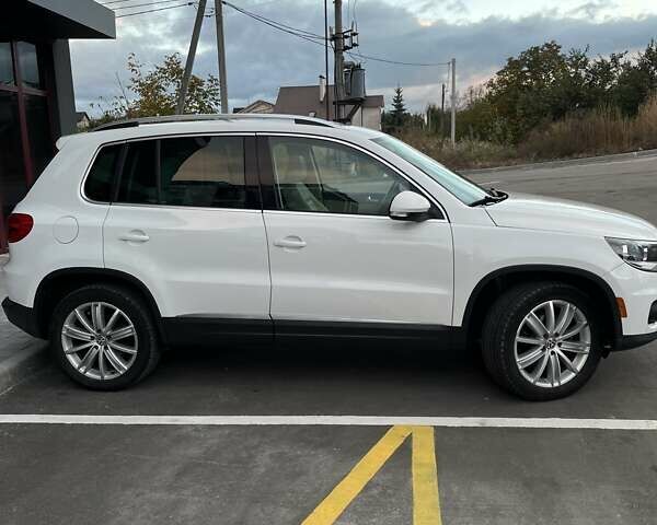 Білий Фольксваген Тігуан, об'ємом двигуна 2 л та пробігом 302 тис. км за 10500 $, фото 3 на Automoto.ua