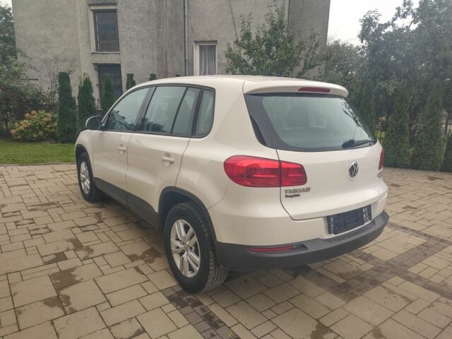Белый Фольксваген Тигуан, объемом двигателя 0 л и пробегом 205 тыс. км за 9900 $, фото 1 на Automoto.ua