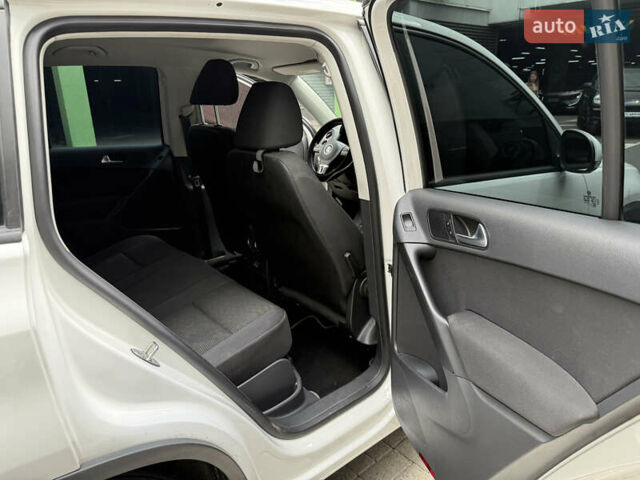 Белый Фольксваген Тигуан, объемом двигателя 2 л и пробегом 183 тыс. км за 11000 $, фото 13 на Automoto.ua