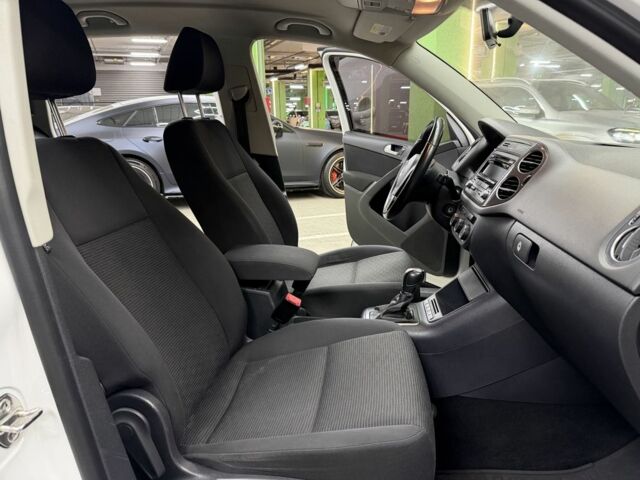 Белый Фольксваген Тигуан, объемом двигателя 2 л и пробегом 183 тыс. км за 9700 $, фото 5 на Automoto.ua