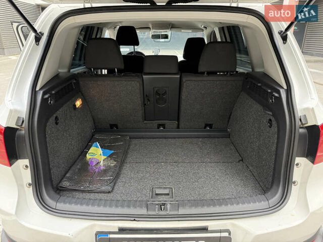 Белый Фольксваген Тигуан, объемом двигателя 2 л и пробегом 183 тыс. км за 11000 $, фото 18 на Automoto.ua