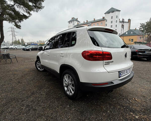 Білий Фольксваген Тігуан, об'ємом двигуна 2 л та пробігом 200 тис. км за 15300 $, фото 7 на Automoto.ua