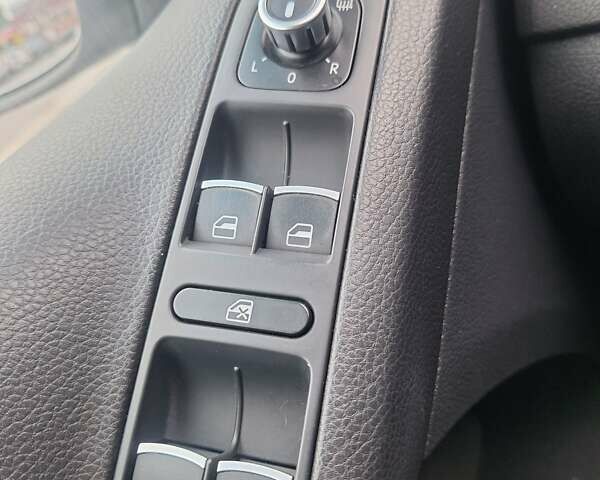 Білий Фольксваген Тігуан, об'ємом двигуна 2 л та пробігом 107 тис. км за 17000 $, фото 7 на Automoto.ua