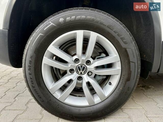 Білий Фольксваген Тігуан, об'ємом двигуна 1.98 л та пробігом 143 тис. км за 10400 $, фото 39 на Automoto.ua
