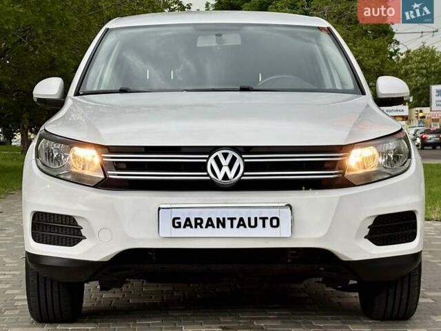 Білий Фольксваген Тігуан, об'ємом двигуна 1.98 л та пробігом 143 тис. км за 10400 $, фото 2 на Automoto.ua