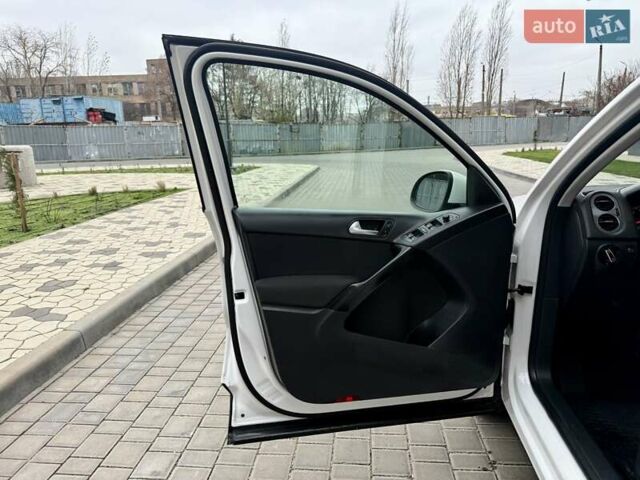 Белый Фольксваген Тигуан, объемом двигателя 1.98 л и пробегом 143 тыс. км за 9999 $, фото 44 на Automoto.ua