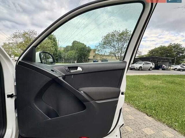 Білий Фольксваген Тігуан, об'ємом двигуна 1.98 л та пробігом 143 тис. км за 10400 $, фото 21 на Automoto.ua