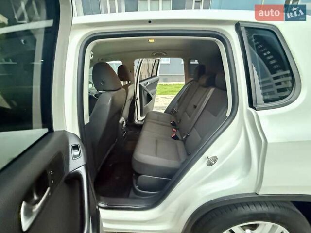 Белый Фольксваген Тигуан, объемом двигателя 1.98 л и пробегом 143 тыс. км за 9999 $, фото 19 на Automoto.ua