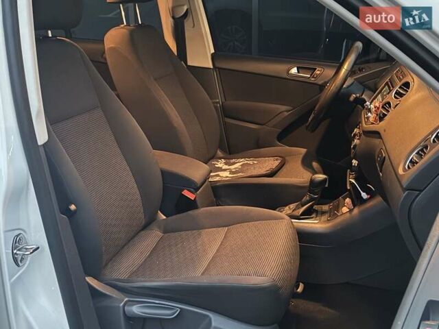 Білий Фольксваген Тігуан, об'ємом двигуна 2 л та пробігом 160 тис. км за 12200 $, фото 9 на Automoto.ua