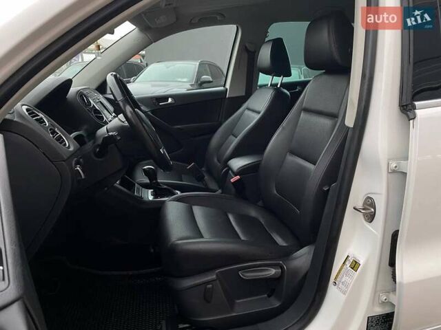 Білий Фольксваген Тігуан, об'ємом двигуна 2 л та пробігом 179 тис. км за 9900 $, фото 18 на Automoto.ua