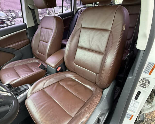 Білий Фольксваген Тігуан, об'ємом двигуна 2 л та пробігом 200 тис. км за 15300 $, фото 13 на Automoto.ua