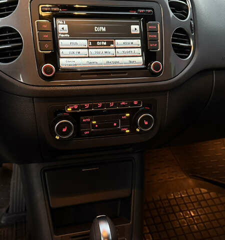 Білий Фольксваген Тігуан, об'ємом двигуна 2 л та пробігом 91 тис. км за 14900 $, фото 14 на Automoto.ua