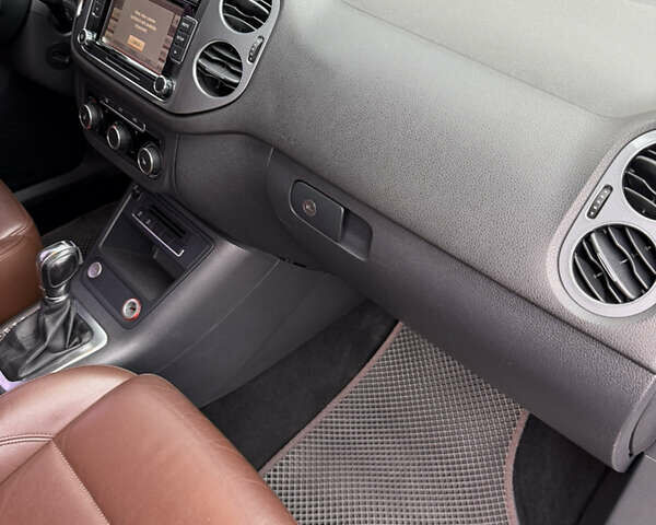 Білий Фольксваген Тігуан, об'ємом двигуна 2 л та пробігом 200 тис. км за 15300 $, фото 23 на Automoto.ua