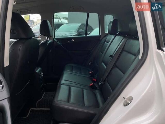 Білий Фольксваген Тігуан, об'ємом двигуна 2 л та пробігом 179 тис. км за 9900 $, фото 20 на Automoto.ua