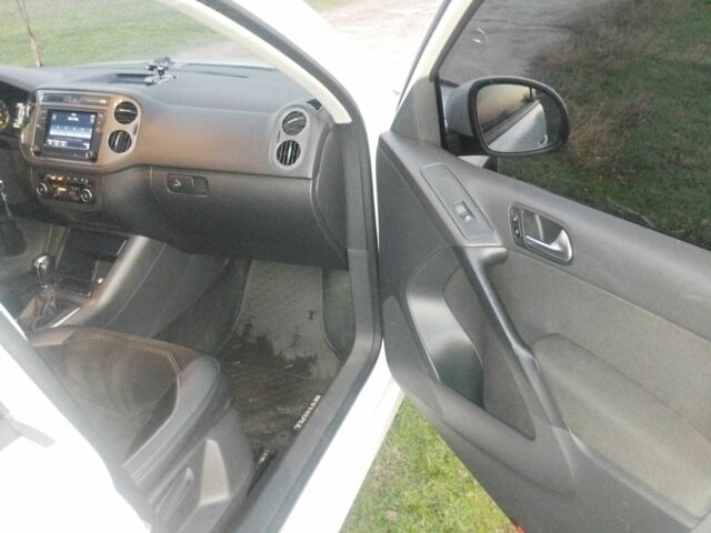 Білий Фольксваген Тігуан, об'ємом двигуна 2 л та пробігом 231 тис. км за 12100 $, фото 1 на Automoto.ua