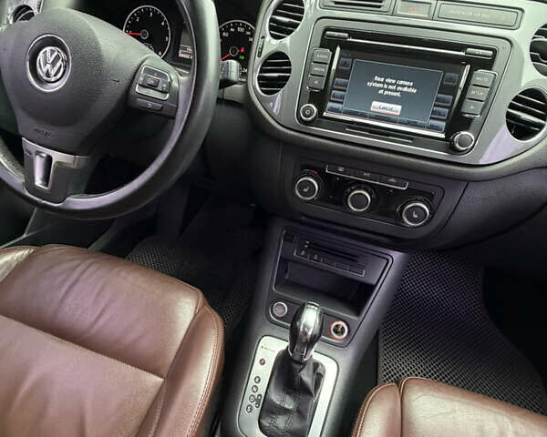 Білий Фольксваген Тігуан, об'ємом двигуна 2 л та пробігом 200 тис. км за 15300 $, фото 10 на Automoto.ua