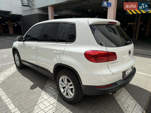 Белый Фольксваген Тигуан, объемом двигателя 2 л и пробегом 183 тыс. км за 11000 $, фото 6 на Automoto.ua