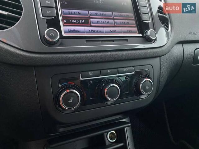 Білий Фольксваген Тігуан, об'ємом двигуна 2 л та пробігом 179 тис. км за 9900 $, фото 16 на Automoto.ua