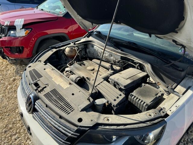 Білий Фольксваген Тігуан, об'ємом двигуна 2 л та пробігом 202 тис. км за 9200 $, фото 11 на Automoto.ua