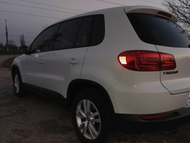 Білий Фольксваген Тігуан, об'ємом двигуна 2 л та пробігом 231 тис. км за 12100 $, фото 3 на Automoto.ua