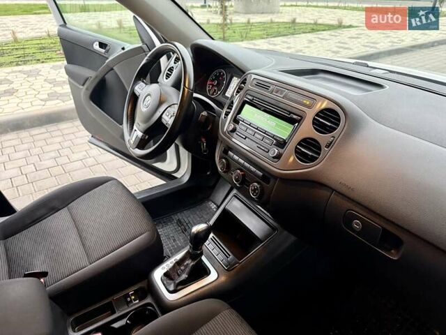 Белый Фольксваген Тигуан, объемом двигателя 1.98 л и пробегом 143 тыс. км за 9999 $, фото 26 на Automoto.ua