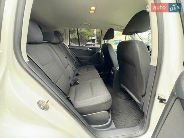 Білий Фольксваген Тігуан, об'ємом двигуна 1.98 л та пробігом 143 тис. км за 10400 $, фото 31 на Automoto.ua