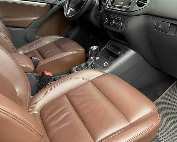 Білий Фольксваген Тігуан, об'ємом двигуна 2 л та пробігом 200 тис. км за 15300 $, фото 21 на Automoto.ua