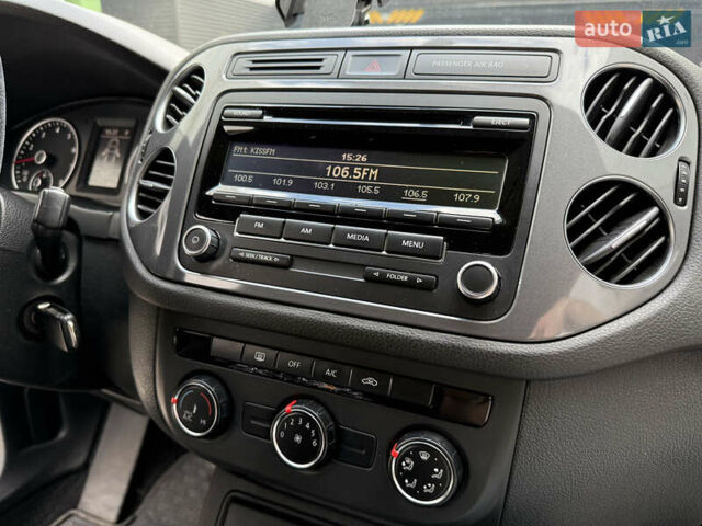 Белый Фольксваген Тигуан, объемом двигателя 2 л и пробегом 183 тыс. км за 11000 $, фото 17 на Automoto.ua