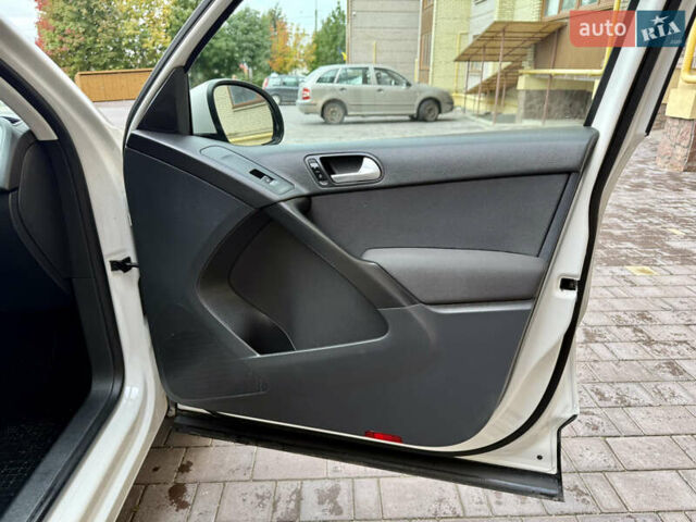 Білий Фольксваген Тігуан, об'ємом двигуна 1.98 л та пробігом 212 тис. км за 9499 $, фото 33 на Automoto.ua