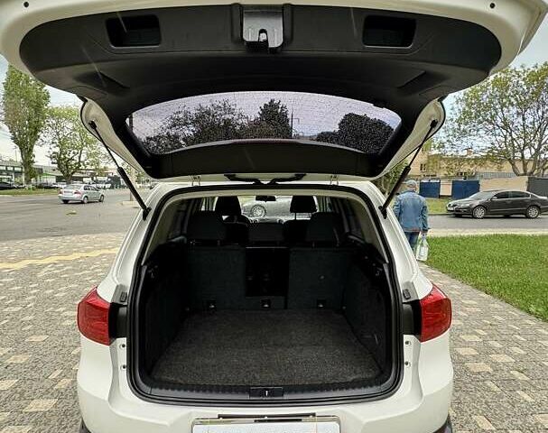 Білий Фольксваген Тігуан, об'ємом двигуна 1.98 л та пробігом 143 тис. км за 10400 $, фото 34 на Automoto.ua