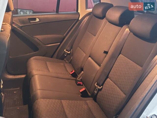 Білий Фольксваген Тігуан, об'ємом двигуна 2 л та пробігом 160 тис. км за 12200 $, фото 11 на Automoto.ua