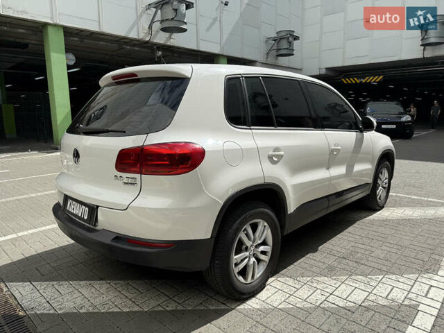 Белый Фольксваген Тигуан, объемом двигателя 2 л и пробегом 183 тыс. км за 11000 $, фото 4 на Automoto.ua