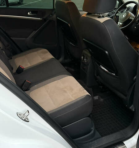 Білий Фольксваген Тігуан, об'ємом двигуна 2 л та пробігом 91 тис. км за 14900 $, фото 23 на Automoto.ua